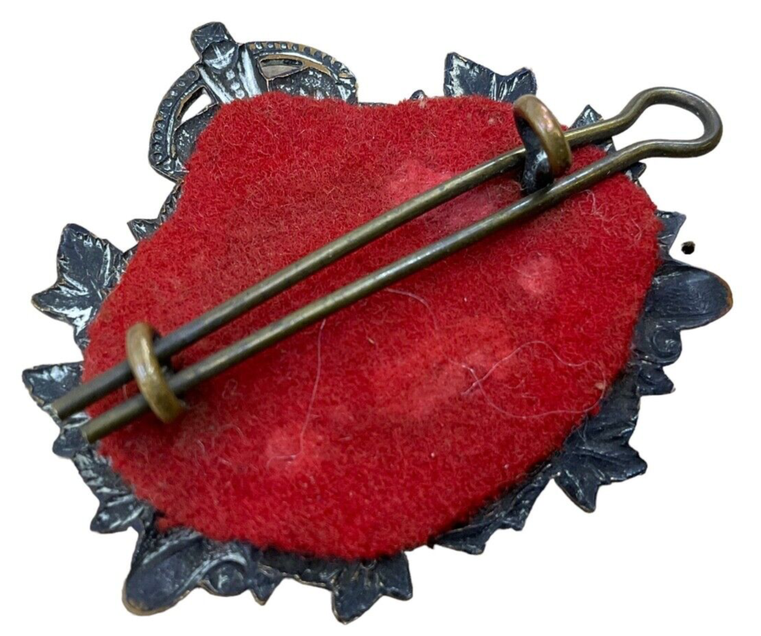 WW2 Canadian Winnipeg Light Infantry Cap Badge With Red Backing WW2 Canadian Winnipeg Light Infantry Cap Badge With Red Backing