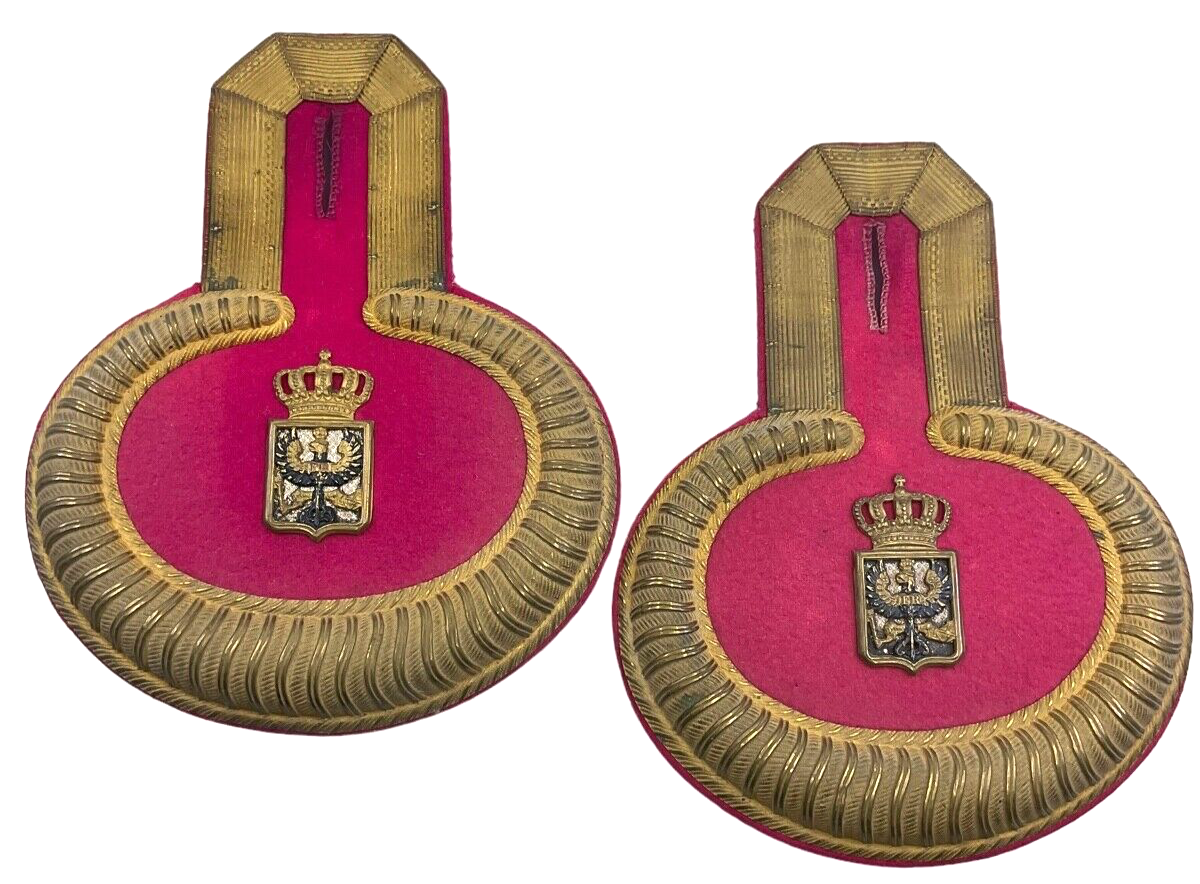 WW1 Imperial German Generals Adjutant Epaulettes & Box WW1 Imperial German Generals Adjutant Epaulettes & Box