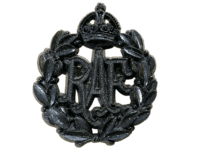 WW2 British RAF Bakelite Economy Version Cap Badge With Blades