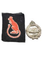 WW2 British Armoured Corps Plastic Cap Badge Bakelite 4th Armoured Attributed