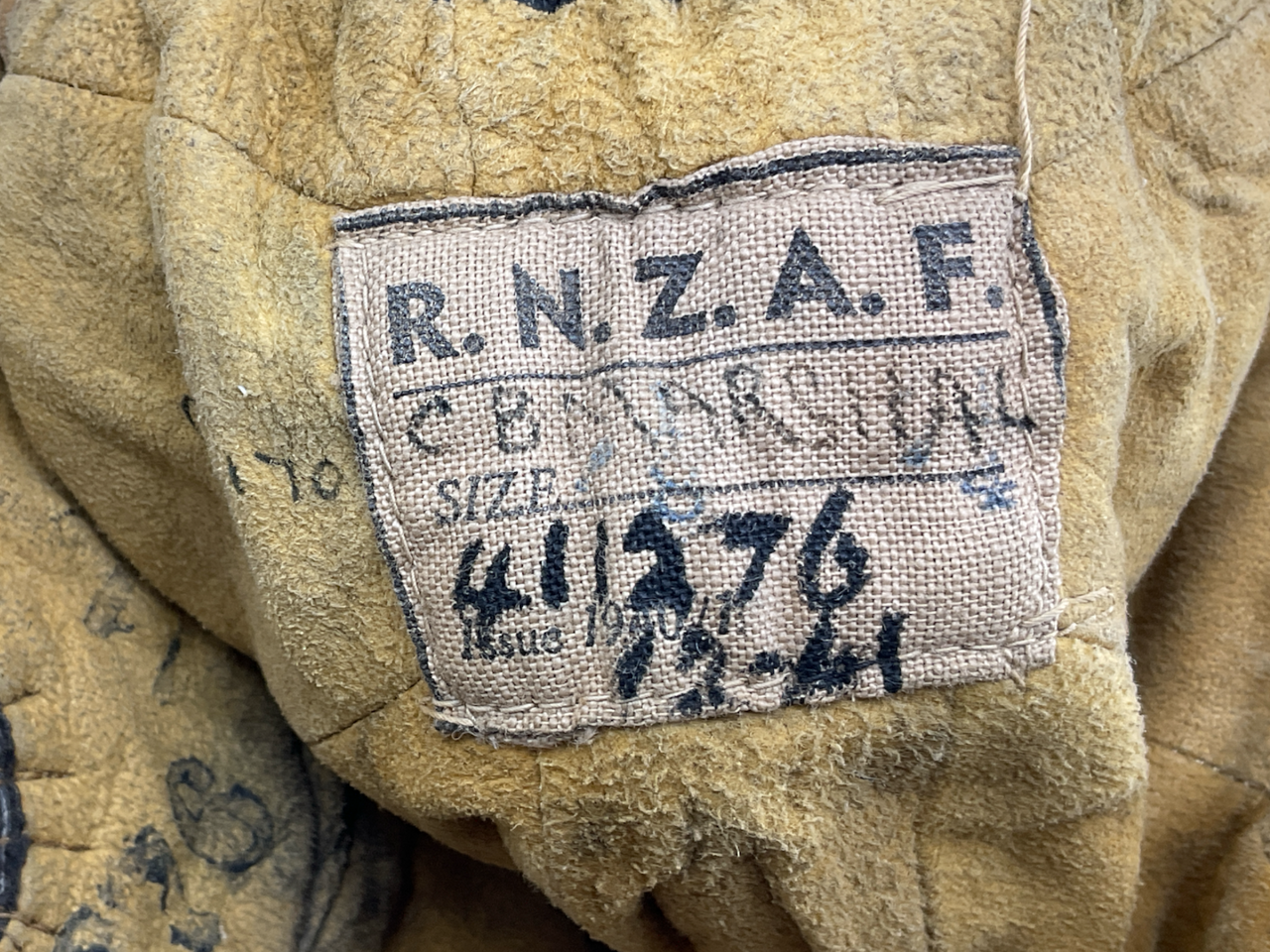 WW2 New Zealand ANZAC B Type Leather Flying Helmet And Service No. WW2 New Zealand ANZAC B Type Leather Flying Helmet And Service No.