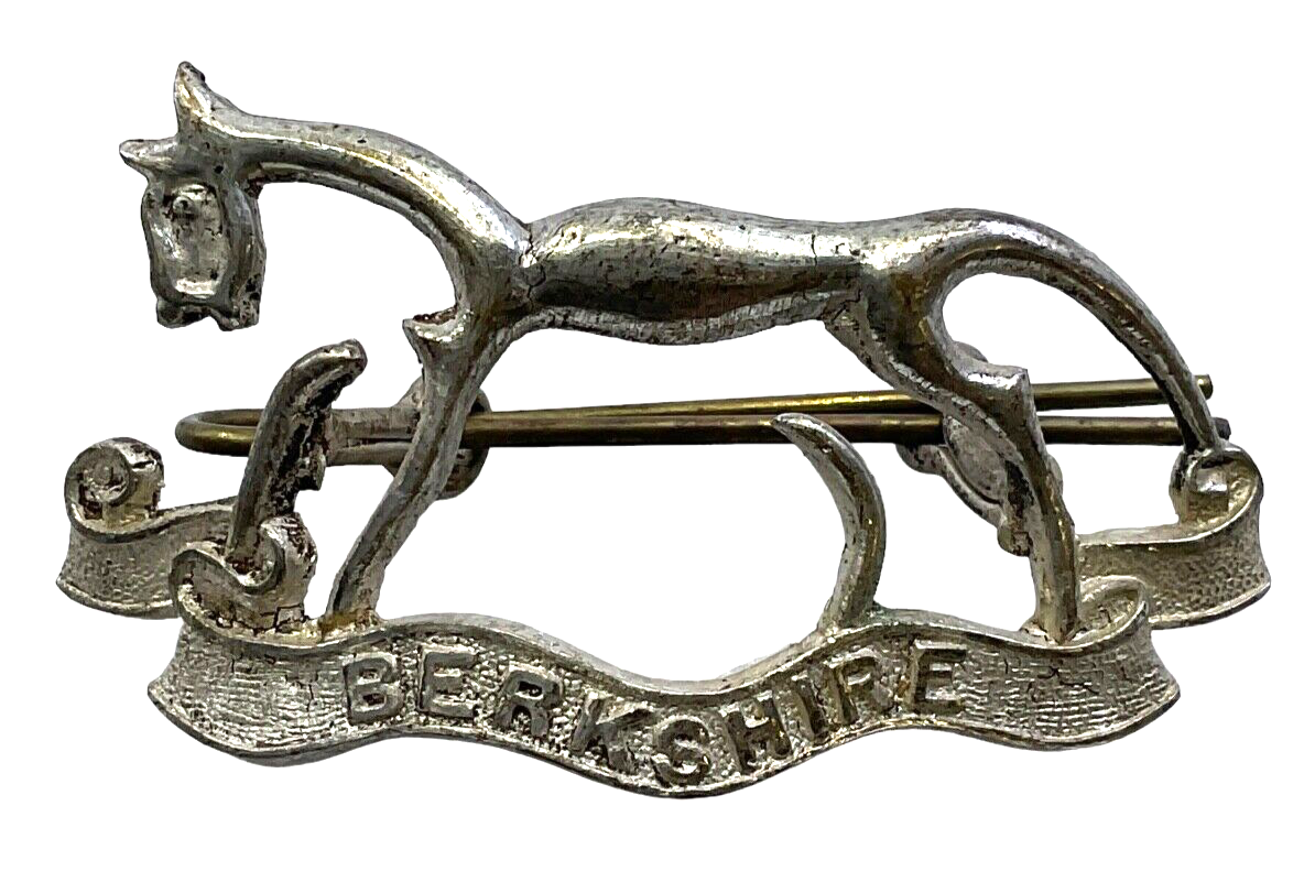 WW2 British Royal Berkshire Officers Cap Badge WW2 British Royal Berkshire Officers Cap Badge