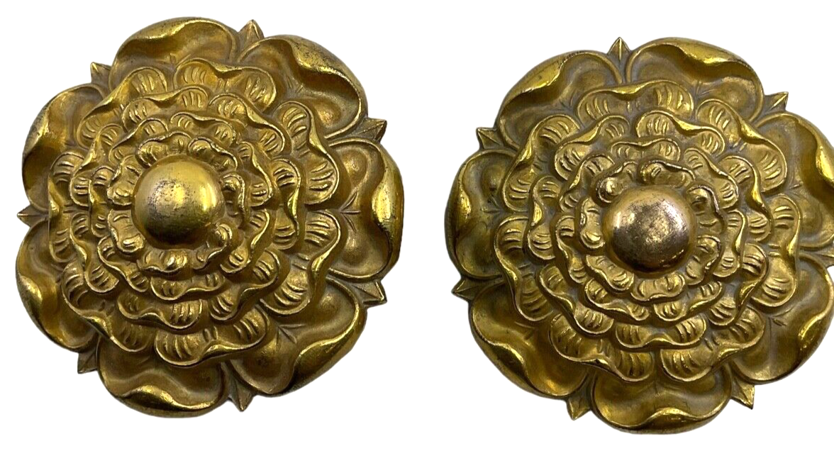 Victorian British 1834 Pattern Dragoon Officers Helmet Chin Scales & Rosettes Victorian British 1834 Pattern Dragoon Officers Helmet Chin Scales & Rosettes