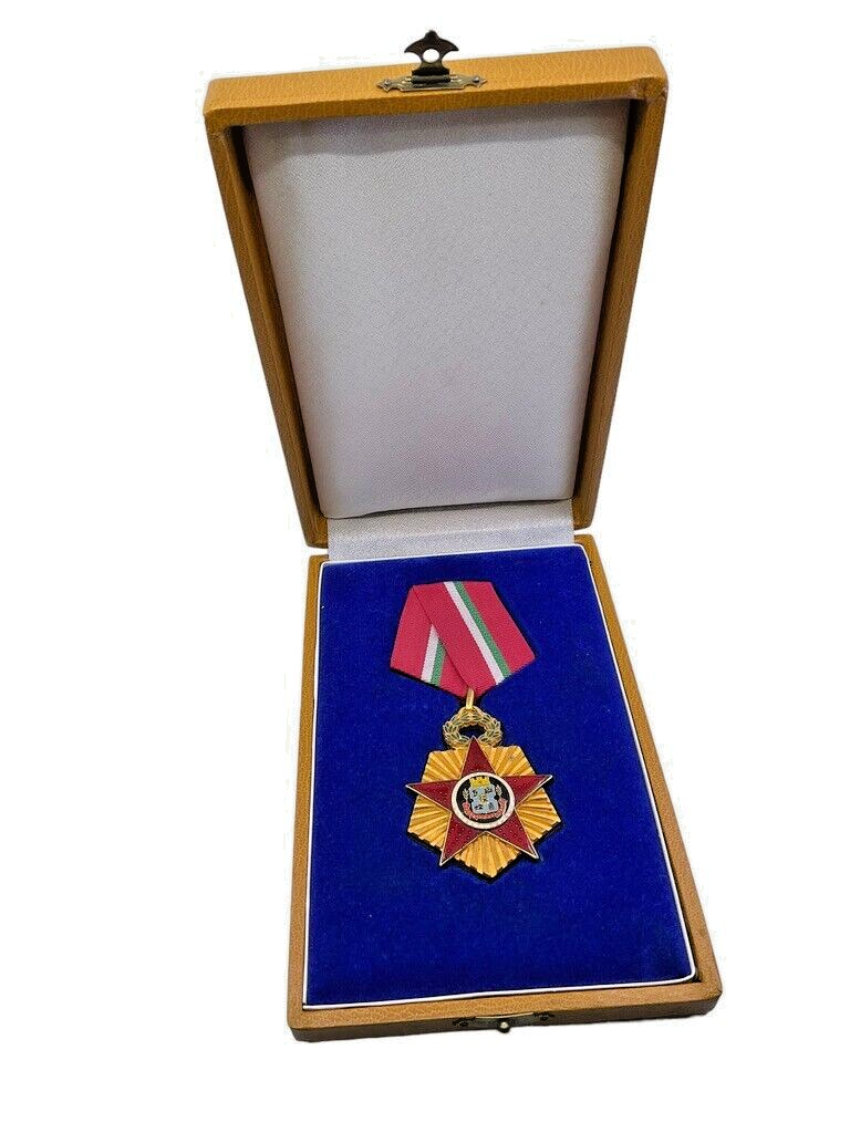 Buglarian Bulgaria Jubilee Medal for the 100th Anniversary of Sofia in Box Buglarian Bulgaria Jubilee Medal for the 100th Anniversary of Sofia in Box