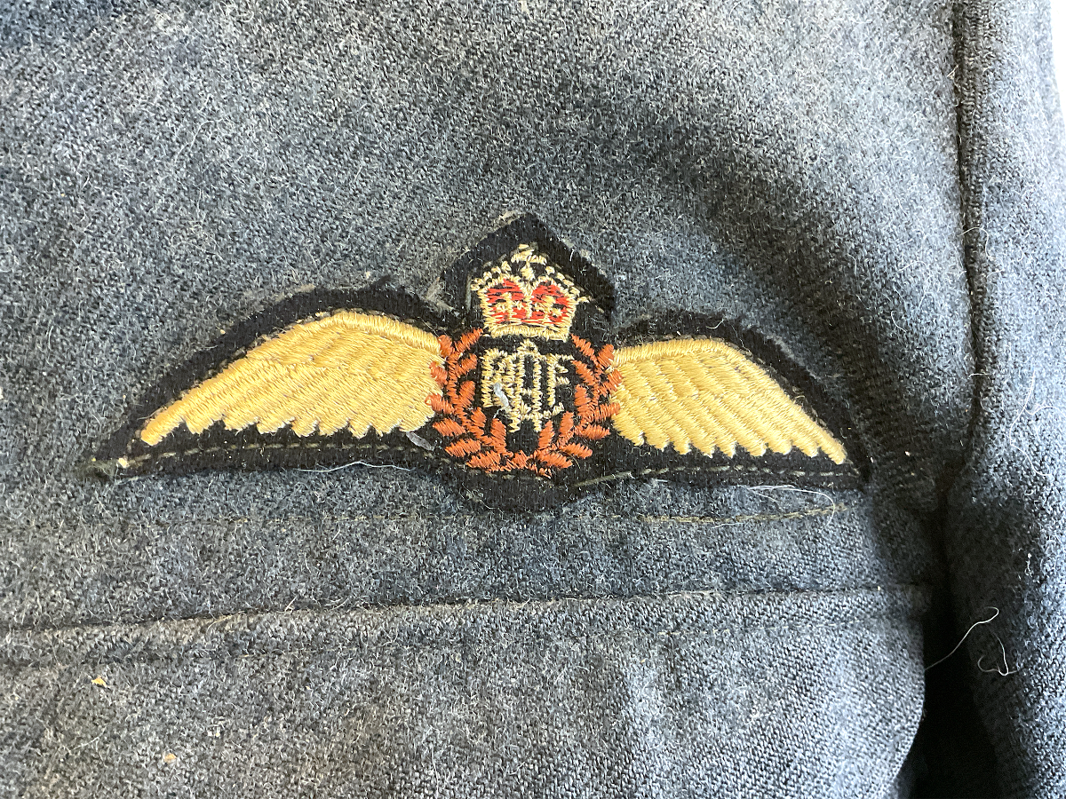 WW2 Canadian RCAF Battledress Blouse Jacket & Pilot Wings WW2 Canadian RCAF Battledress Blouse Jacket & Pilot Wings