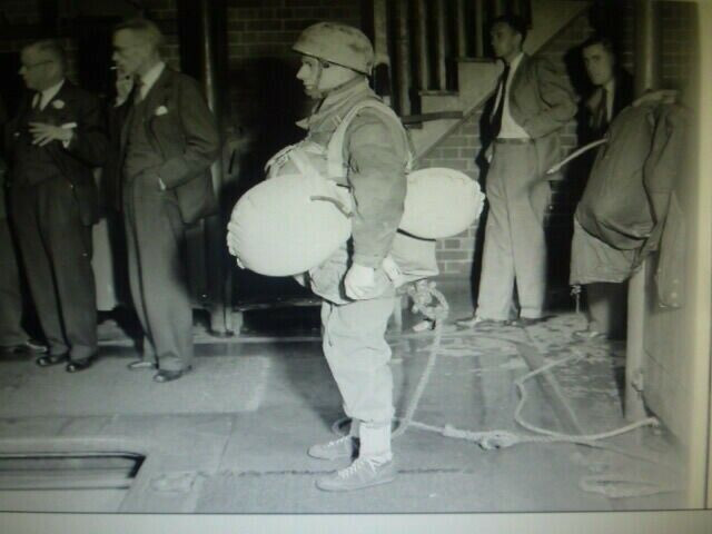 WW2 British Airborne Para Paratrooper Side View Original Negative #40 WW2 British Airborne Para Paratrooper Side View Original Negative #40