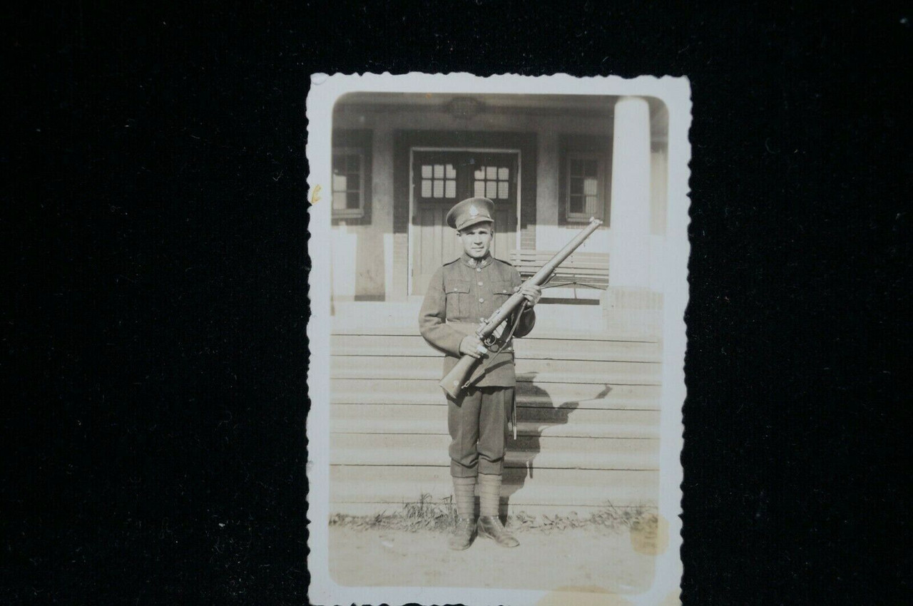 WW1 British Canadian BEF CEF Soldier With Rifle Photo WW1 British Canadian BEF CEF Soldier With Rifle Photo