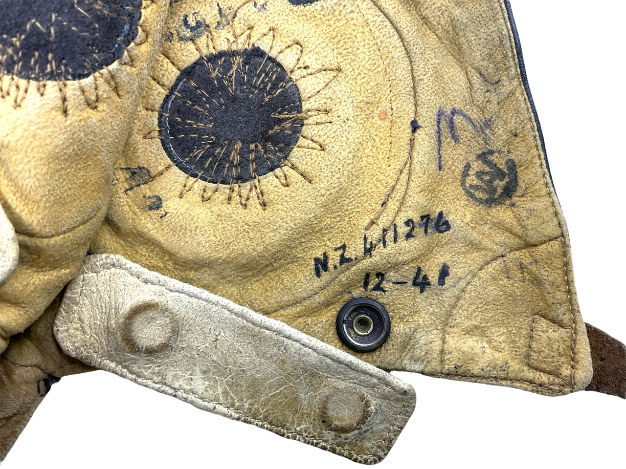 WW2 New Zealand ANZAC B Type Leather Flying Helmet And Service No. WW2 New Zealand ANZAC B Type Leather Flying Helmet And Service No.