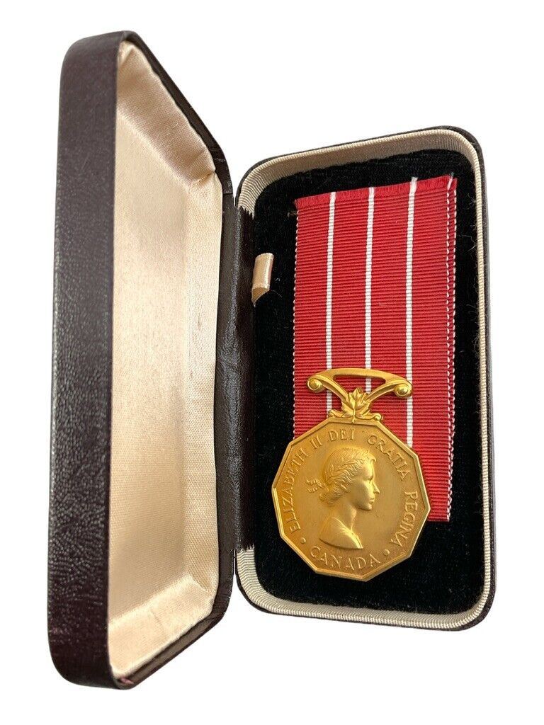 Canadian Forces Decoration CD in Box of Issue Full Size Cpl JE Squire Canadian Forces Decoration CD in Box of Issue Full Size Cpl JE Squire
