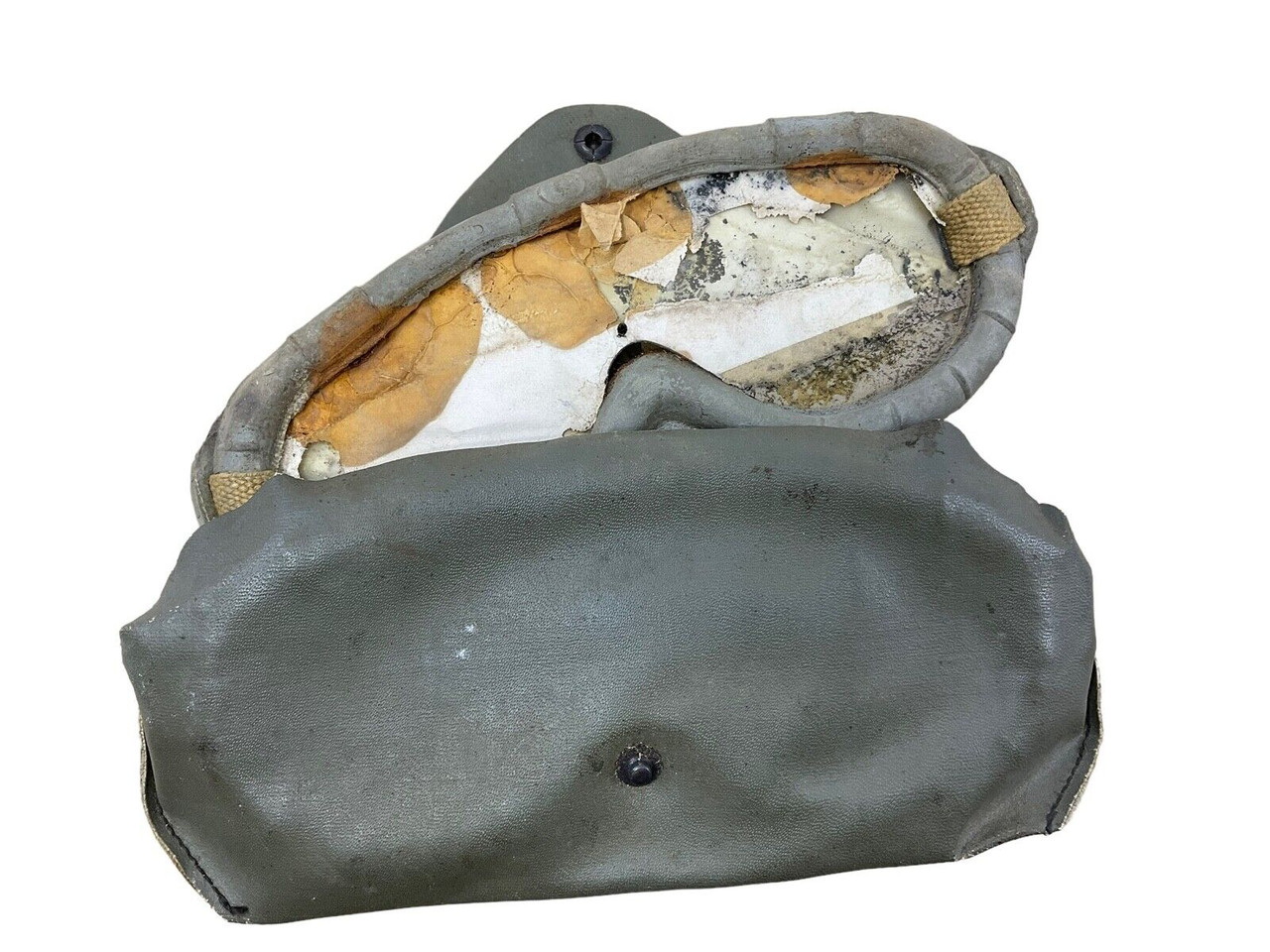 WW2 Canadian Issued Rubber Goggles In Case WW2 Canadian Issued Rubber Goggles In Case