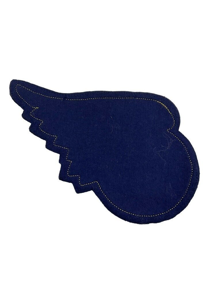 Canadian RCAF 1959 B & D Trenton Finalists Chenile Crest Patch Canadian RCAF 1959 B & D Trenton Finalists Chenile Crest Patch