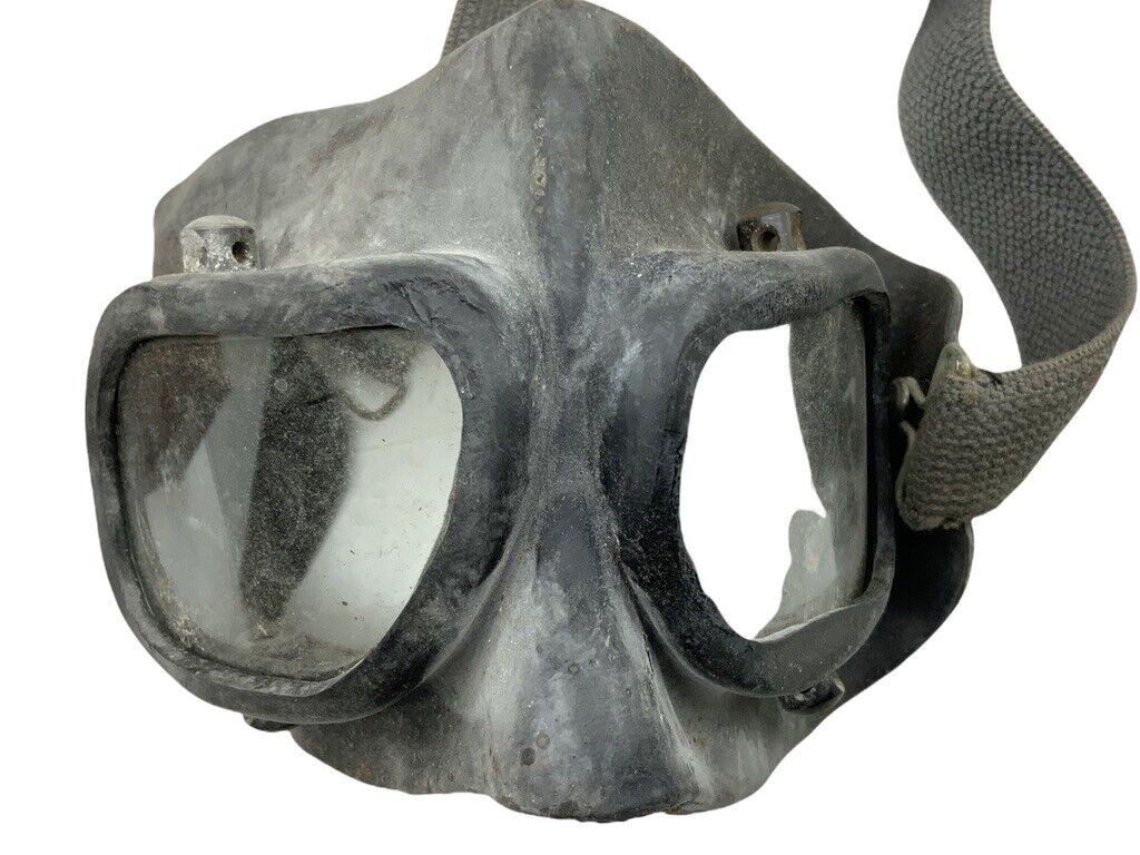 WW2 British RAF Night Simulator Gunnery Goggles in Box of Issue WW2 British RAF Night Simulator Gunnery Goggles in Box of Issue