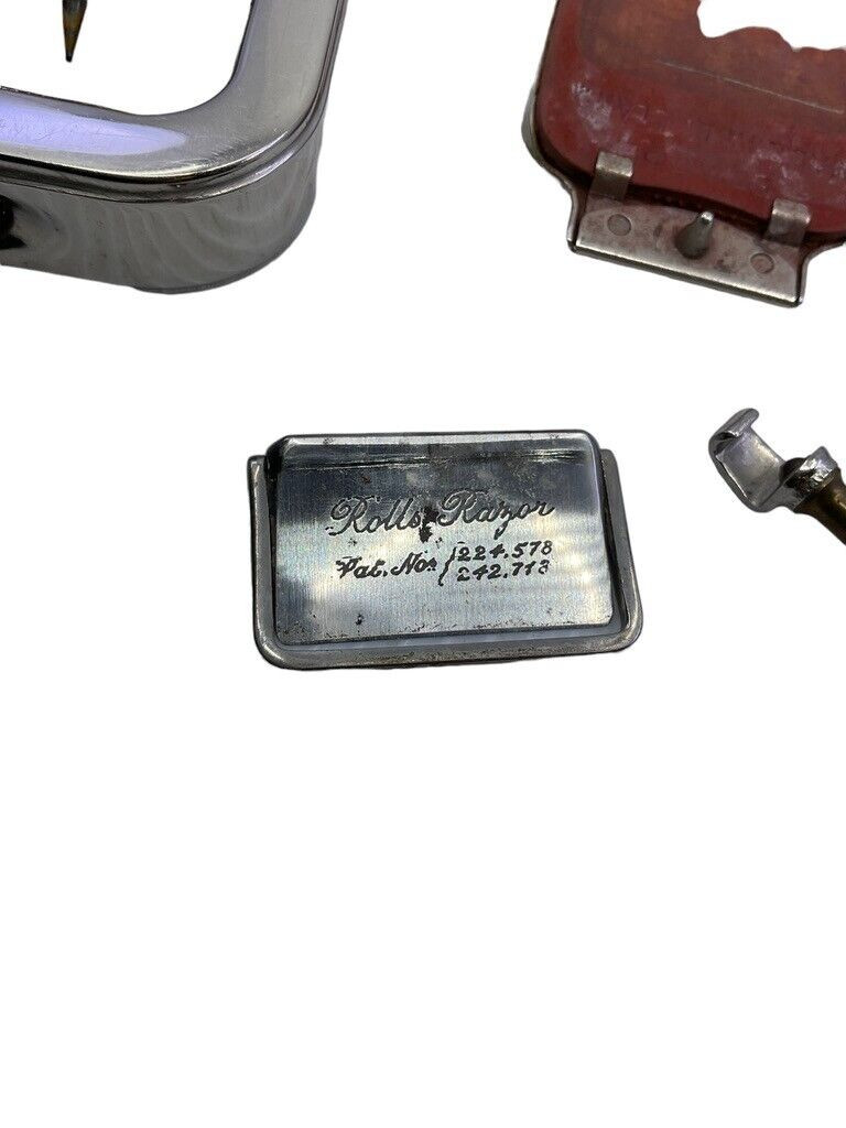 WW2 Canadian British Rolls Razor in Box of Issue WW2 Canadian British Rolls Razor in Box of Issue
