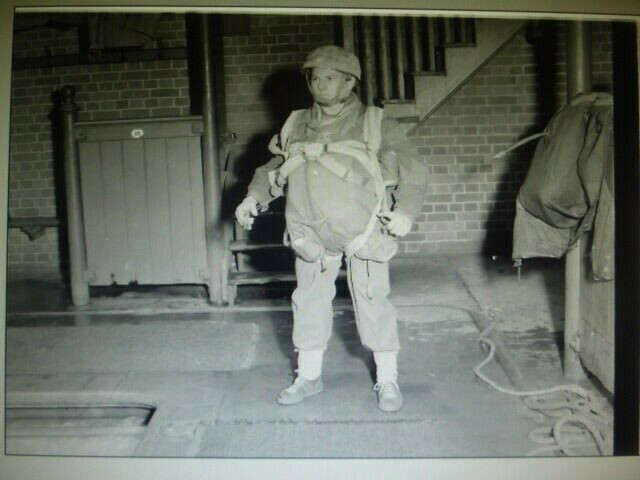 WW2 British Airborne Para Paratroper in Full Jump Kit Original Negative #38 WW2 British Airborne Para Paratroper in Full Jump Kit Original Negative #38