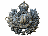 WW2 Canadian COTC Queens University QUC Cap Badge