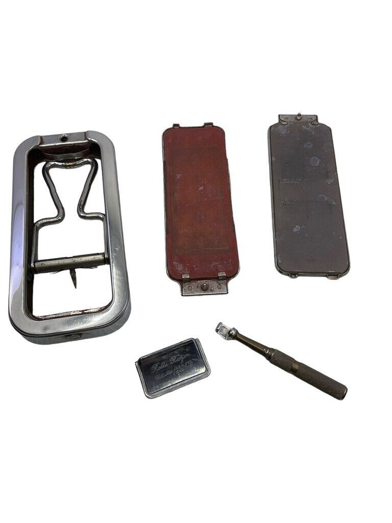 WW2 Canadian British Rolls Razor in Box of Issue WW2 Canadian British Rolls Razor in Box of Issue