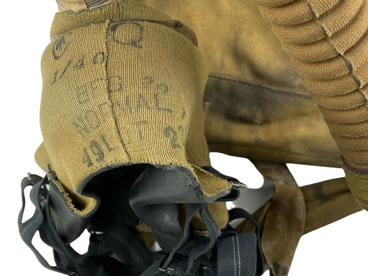 WW2 Canadian RCNVR Navy Long Hose Respirator Named Lt Commander RS Williams RARE WW2 Canadian RCNVR Navy Long Hose Respirator Named Lt Commander RS Williams RARE