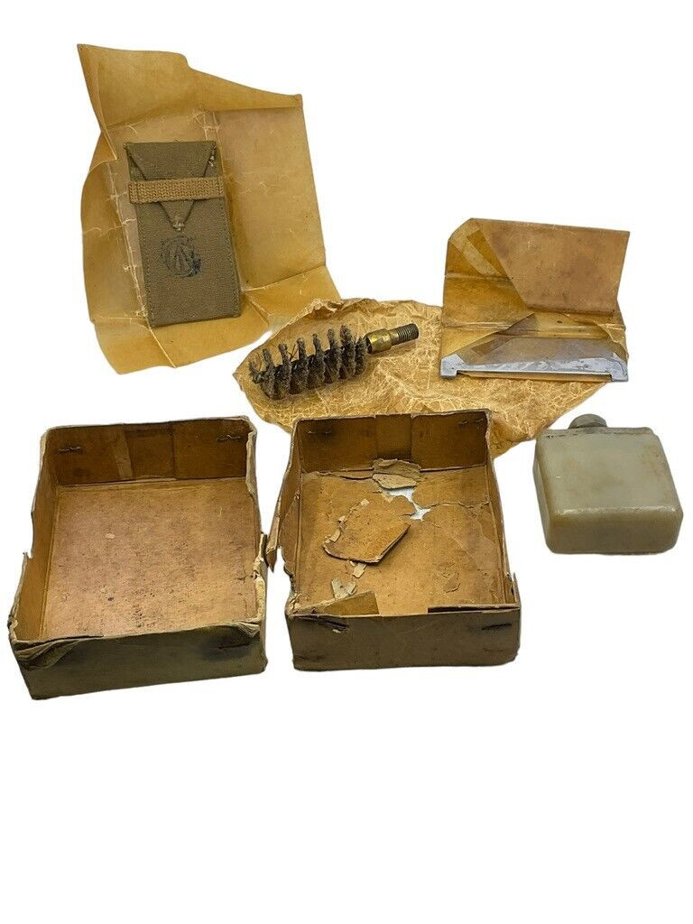 WW2 Canadian Army 20 MM Cleaning Kit in Box of Issue WW2 Canadian Army 20 MM Cleaning Kit in Box of Issue