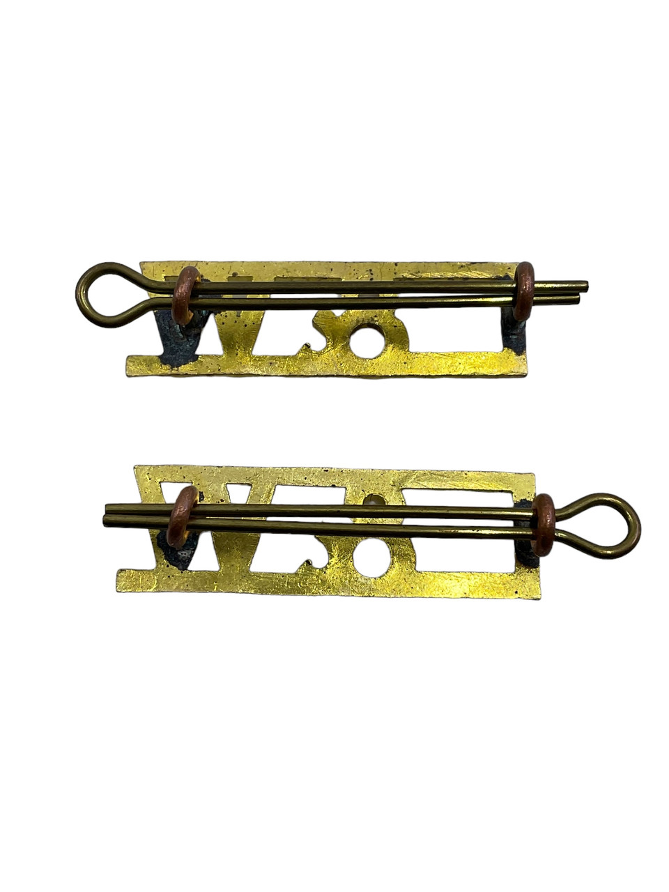 WW2 Canadian Lincoln and Welland Regiment Brass Shoulder Titles Insignia Pair WW2 Canadian Lincoln and Welland Regiment Brass Shoulder Titles Insignia Pair