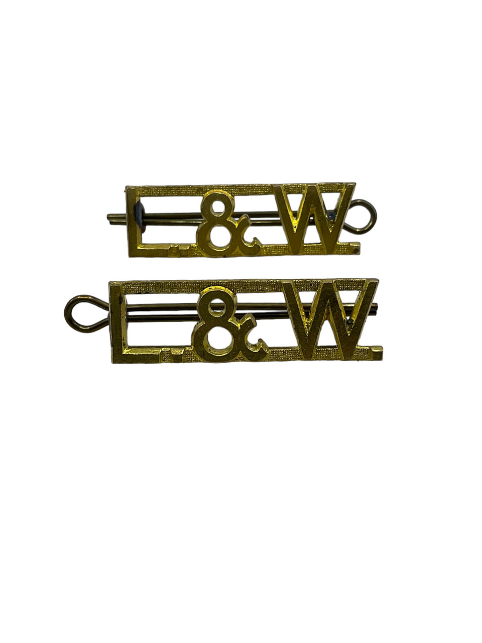 WW2 Canadian Lincoln and Welland Regiment Brass Shoulder Titles Insignia Pair WW2 Canadian Lincoln and Welland Regiment Brass Shoulder Titles Insignia Pair