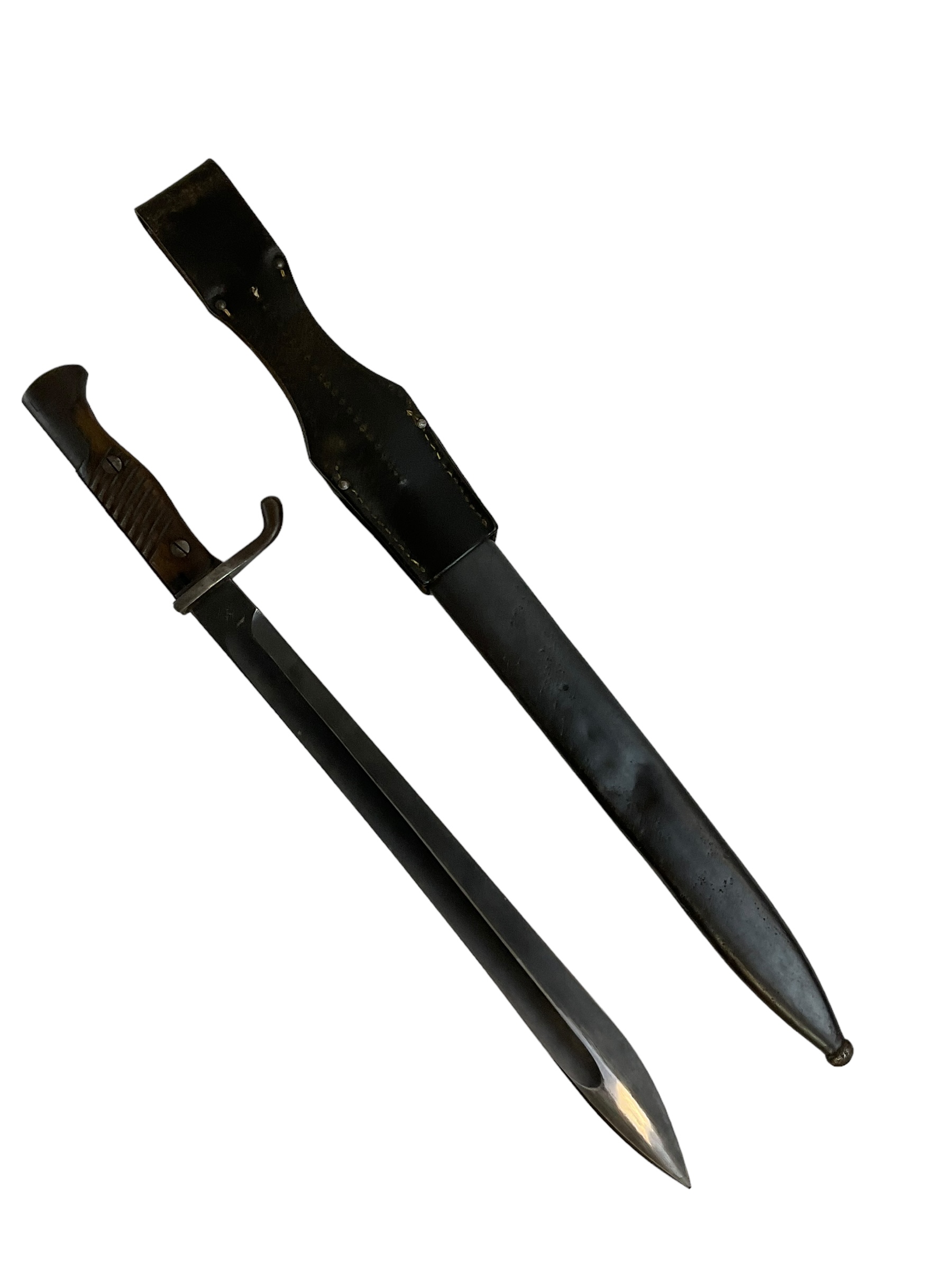 WW1 Imperial German Gewehr 98 Bayonet and Scabbard with Leather Frog WW2 Reissue WW1 Imperial German Gewehr 98 Bayonet and Scabbard with Leather Frog WW2 Reissue
