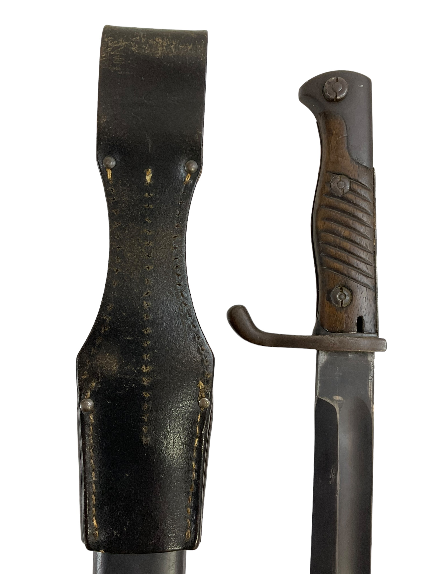 WW1 Imperial German Gewehr 98 Bayonet and Scabbard with Leather Frog WW2 Reissue WW1 Imperial German Gewehr 98 Bayonet and Scabbard with Leather Frog WW2 Reissue