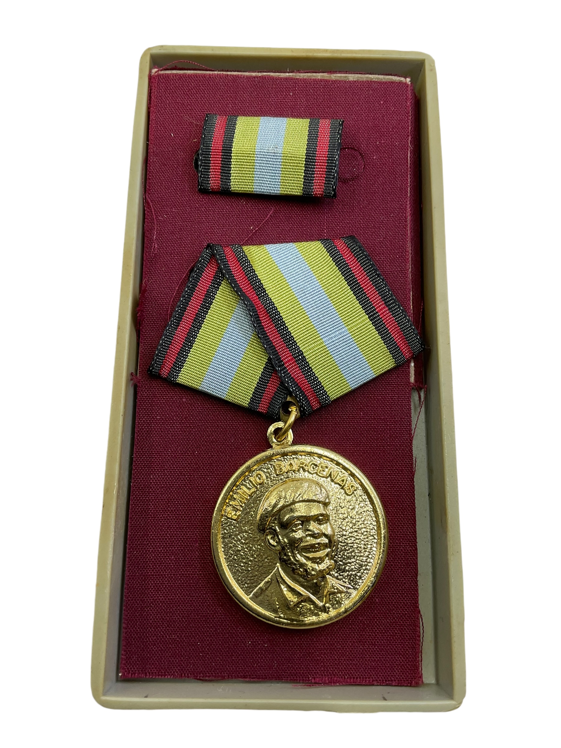 Cuba Cuban Emilio Carcenas Medal for 25 Years Civilian Service in Support of the Military Cuba Cuban Emilio Carcenas Medal for 25 Years Civilian Service in Support of the Military