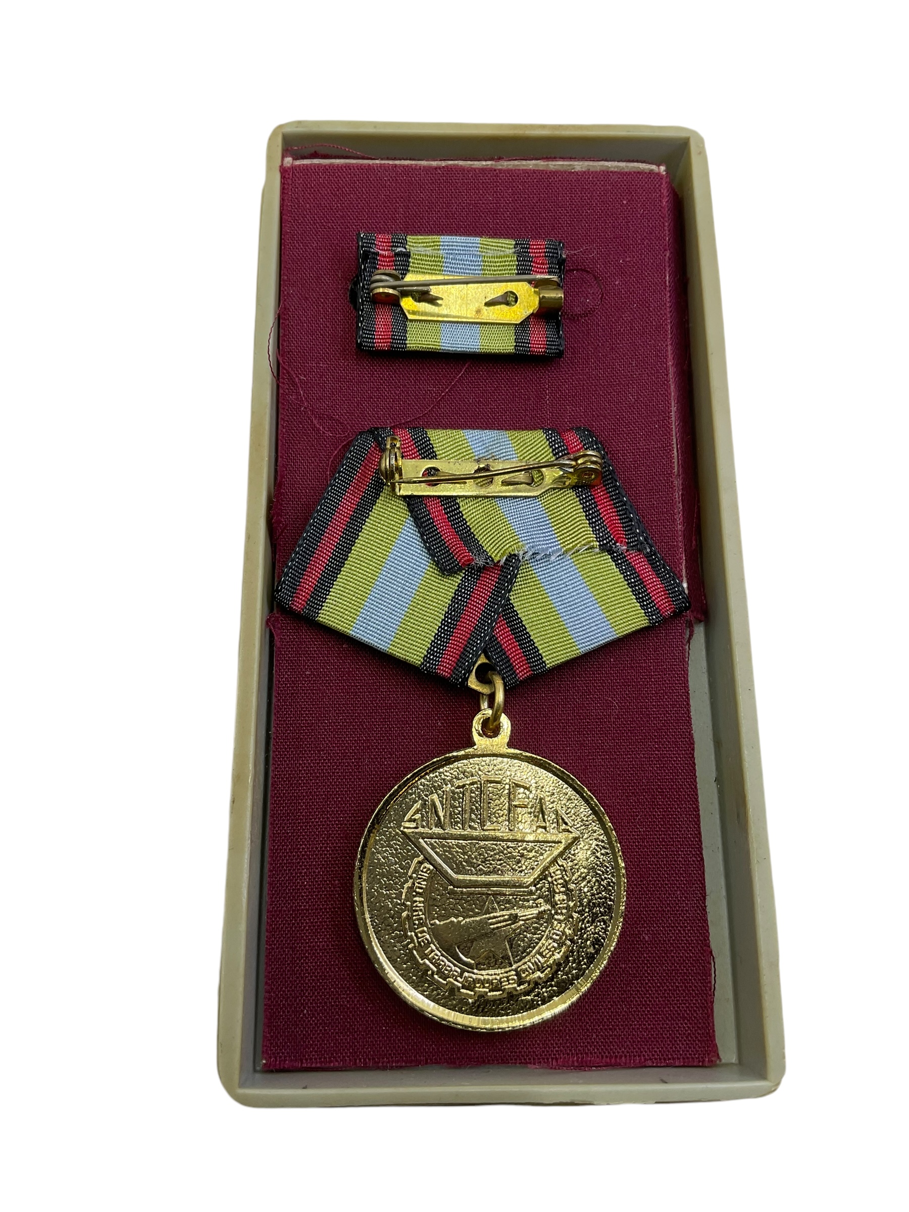 Cuba Cuban Emilio Carcenas Medal for 25 Years Civilian Service in Support of the Military Cuba Cuban Emilio Carcenas Medal for 25 Years Civilian Service in Support of the Military