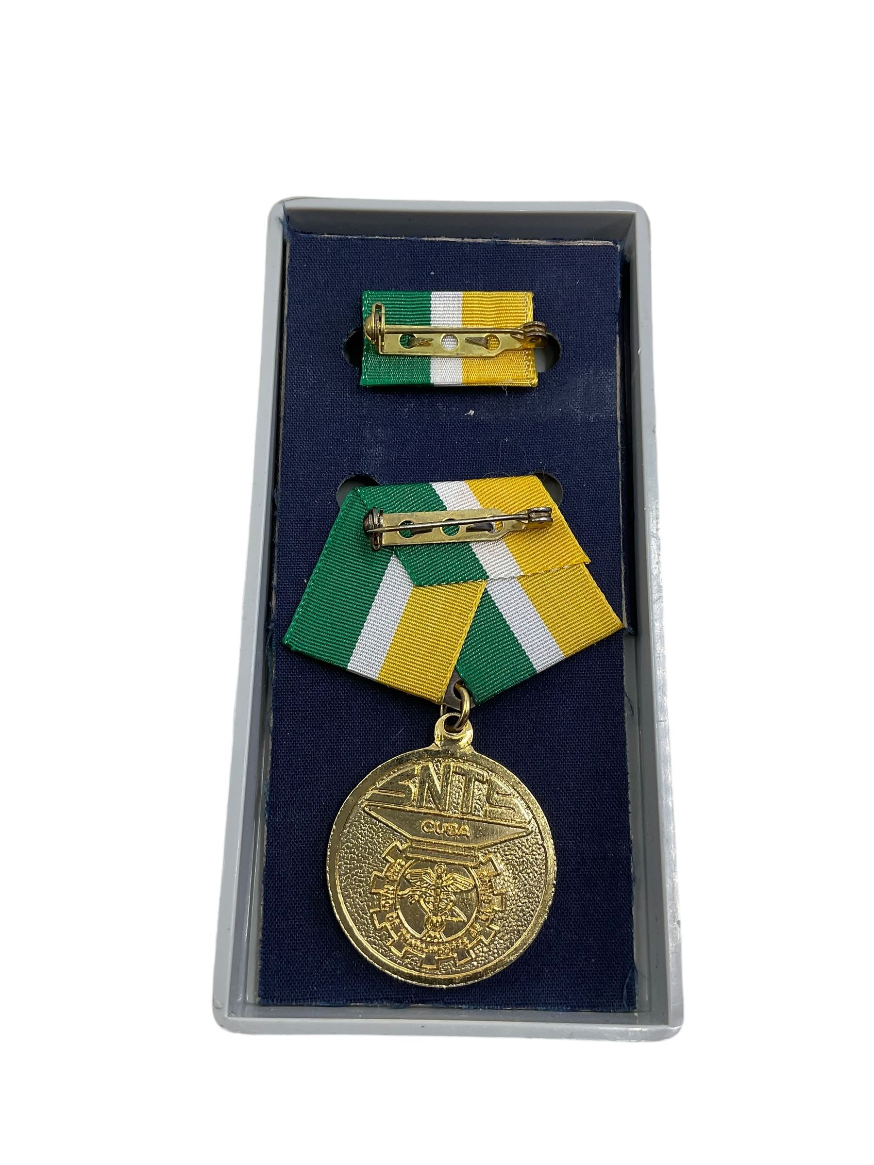 Cuba Cuban Manual Fajardo Medal of National Union of Health Workers Cuba Cuban Manual Fajardo Medal of National Union of Health Workers