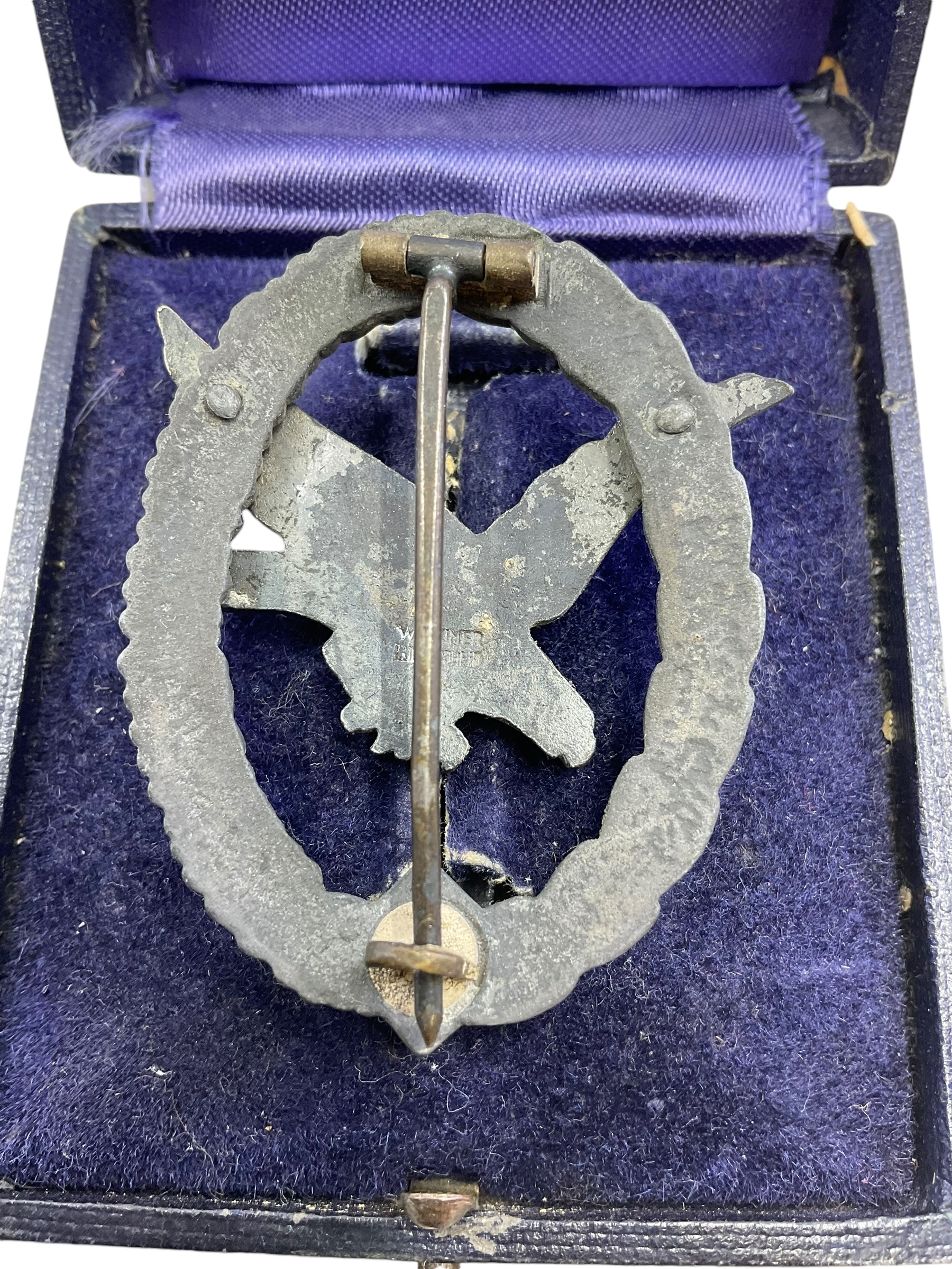 WW2 German Luftwaffe Air gunner Flight Engineer Badge In Case - Marked Deumer WW2 German Luftwaffe Air gunner Flight Engineer Badge In Case - Marked Deumer