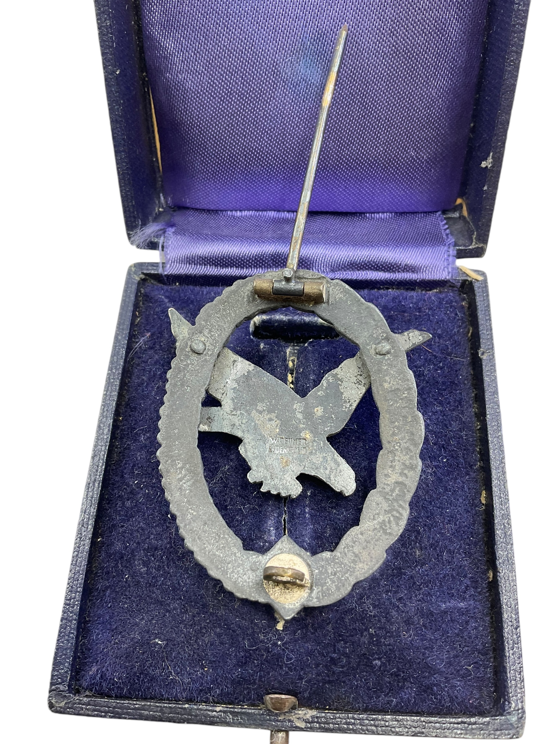 WW2 German Luftwaffe Air gunner Flight Engineer Badge In Case - Marked Deumer WW2 German Luftwaffe Air gunner Flight Engineer Badge In Case - Marked Deumer