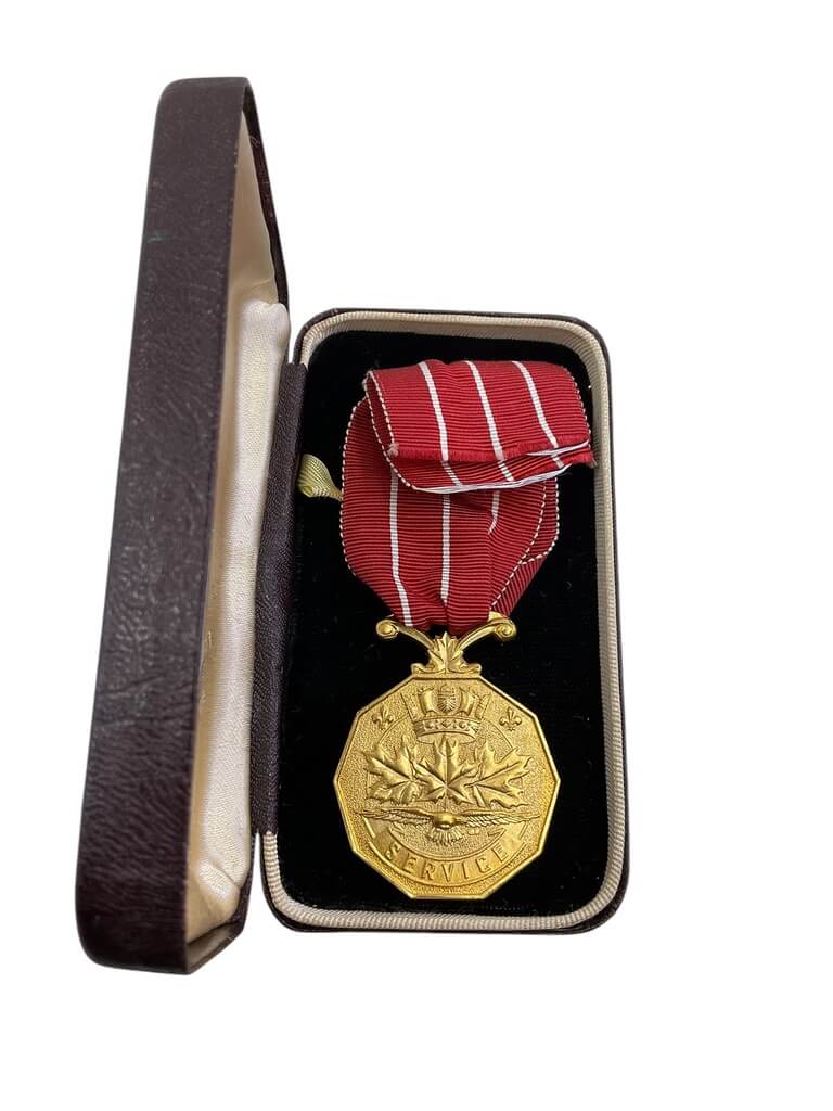 Canadian Forces CF Decoration Medal Named Capt. W.P. MacLean Canadian Forces CF Decoration Medal Named Capt. W.P. MacLean