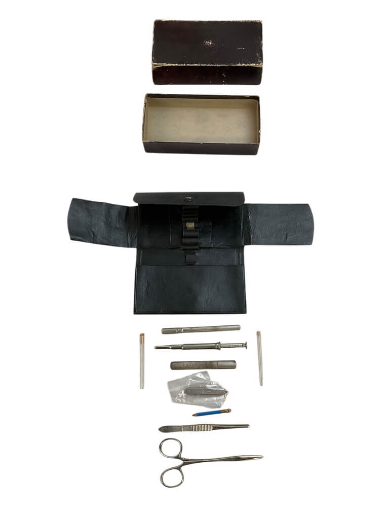 WW1 US Becton Dickinson Nurses Kit Bag In Black Case With Contents In Original Box WW1 US Becton Dickinson Nurses Kit Bag In Black Case With Contents In Original Box