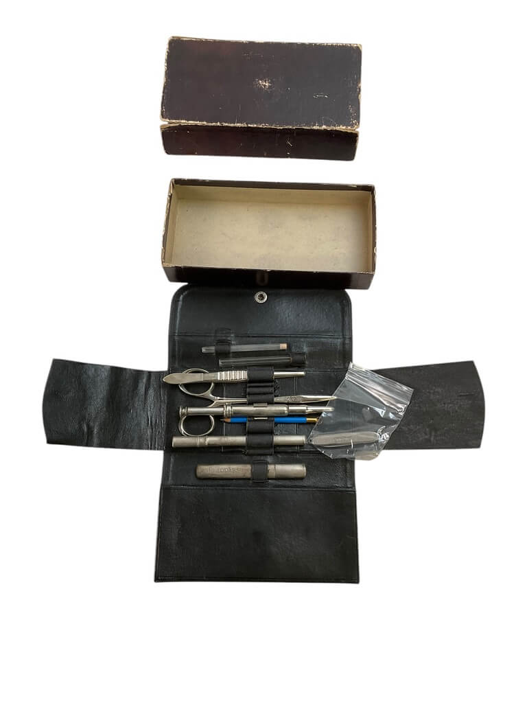 WW1 US Becton Dickinson Nurses Kit Bag In Black Case With Contents In Original Box WW1 US Becton Dickinson Nurses Kit Bag In Black Case With Contents In Original Box