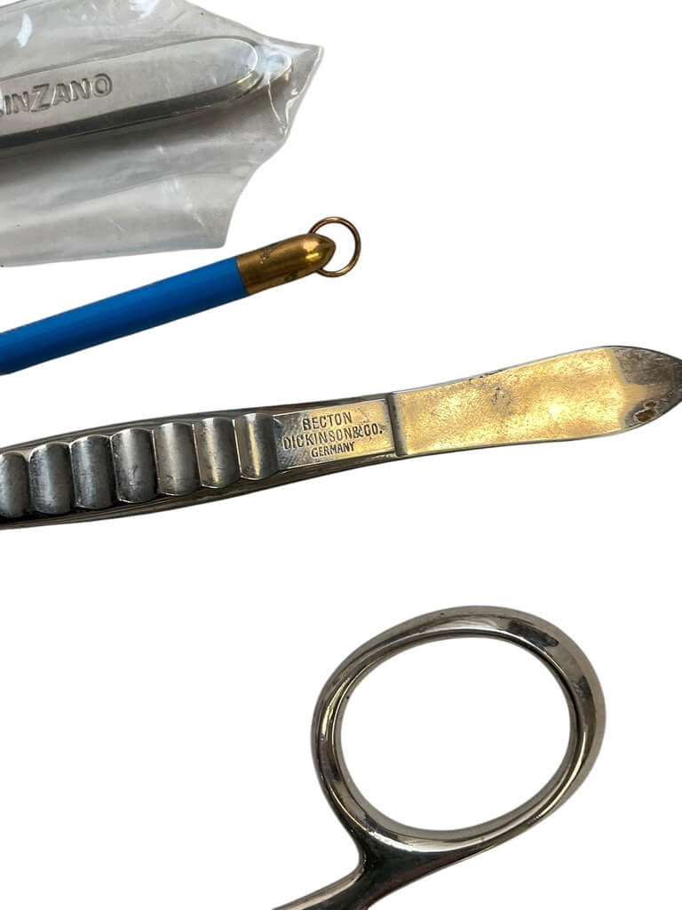 WW1 US Becton Dickinson Nurses Kit Bag In Black Case With Contents In Original Box WW1 US Becton Dickinson Nurses Kit Bag In Black Case With Contents In Original Box