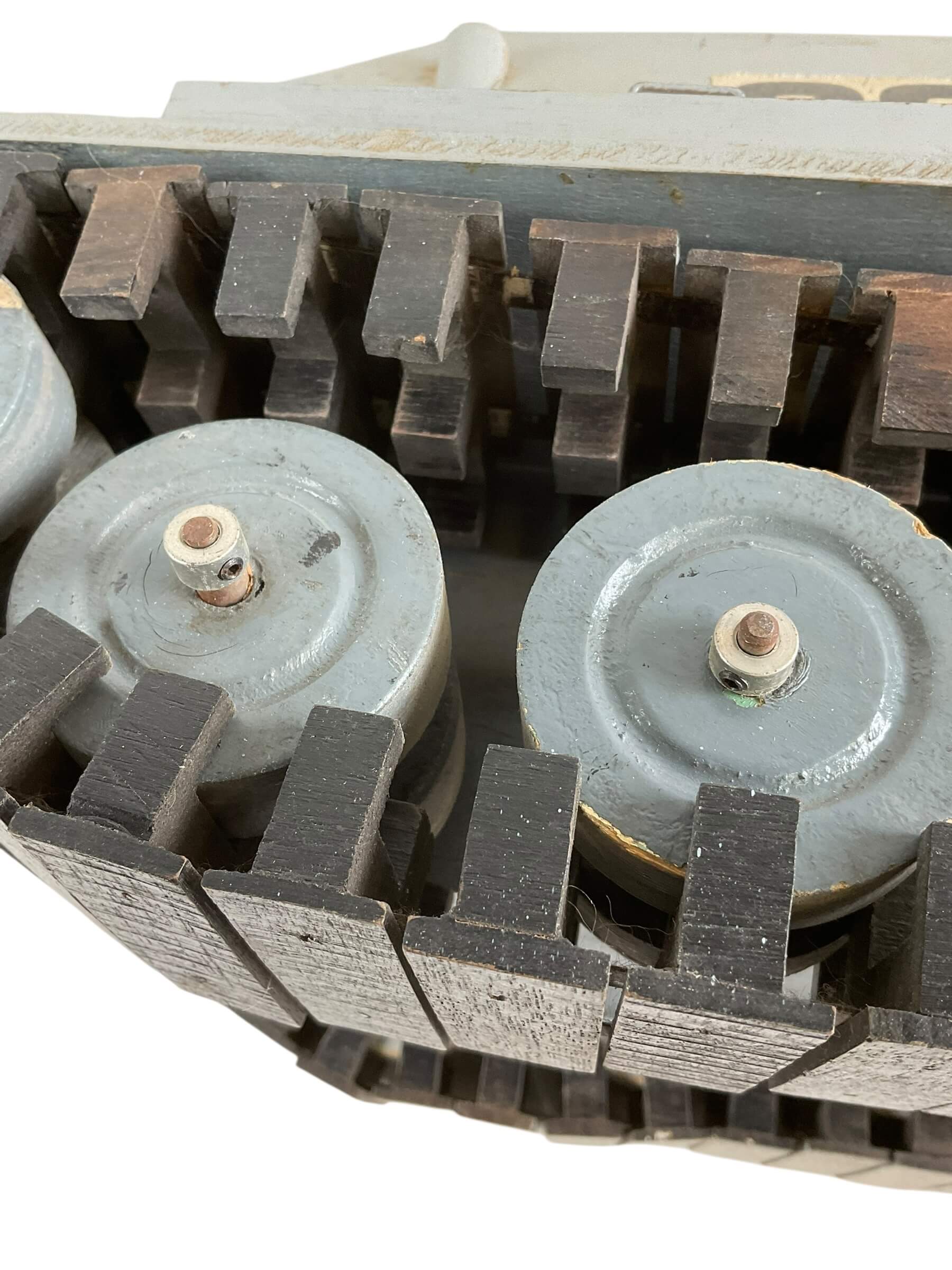 WW2 Russian Soviet Su100 Assault Gun Tank Wood Identification Model 22 X 10 X 9 WW2 Russian Soviet Su100 Assault Gun Tank Wood Identification Model 22 X 10 X 9