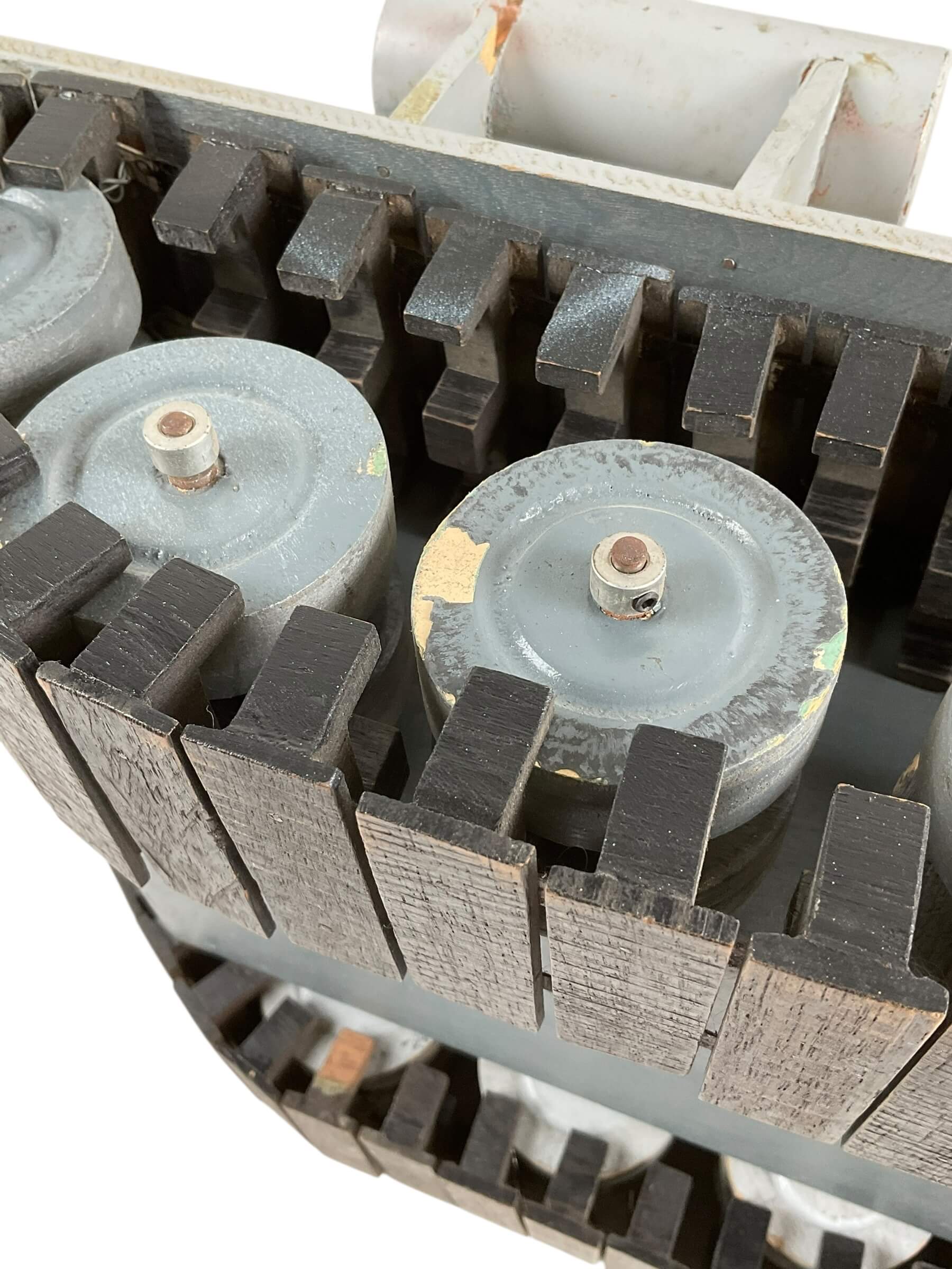 WW2 Russian Soviet Su100 Assault Gun Tank Wood Identification Model 22 X 10 X 9 WW2 Russian Soviet Su100 Assault Gun Tank Wood Identification Model 22 X 10 X 9