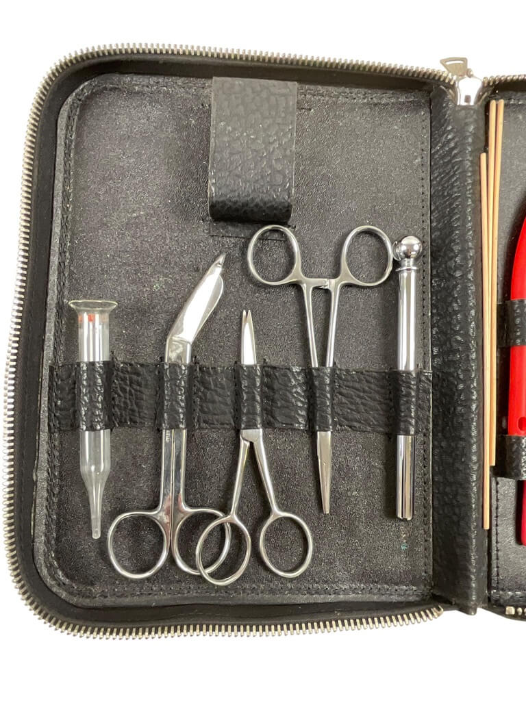 US B-D Products of Leather No X4680 Nurses Case With Contents In Original Packaging US B-D Products of Leather No X4680 Nurses Case With Contents In Original Packaging