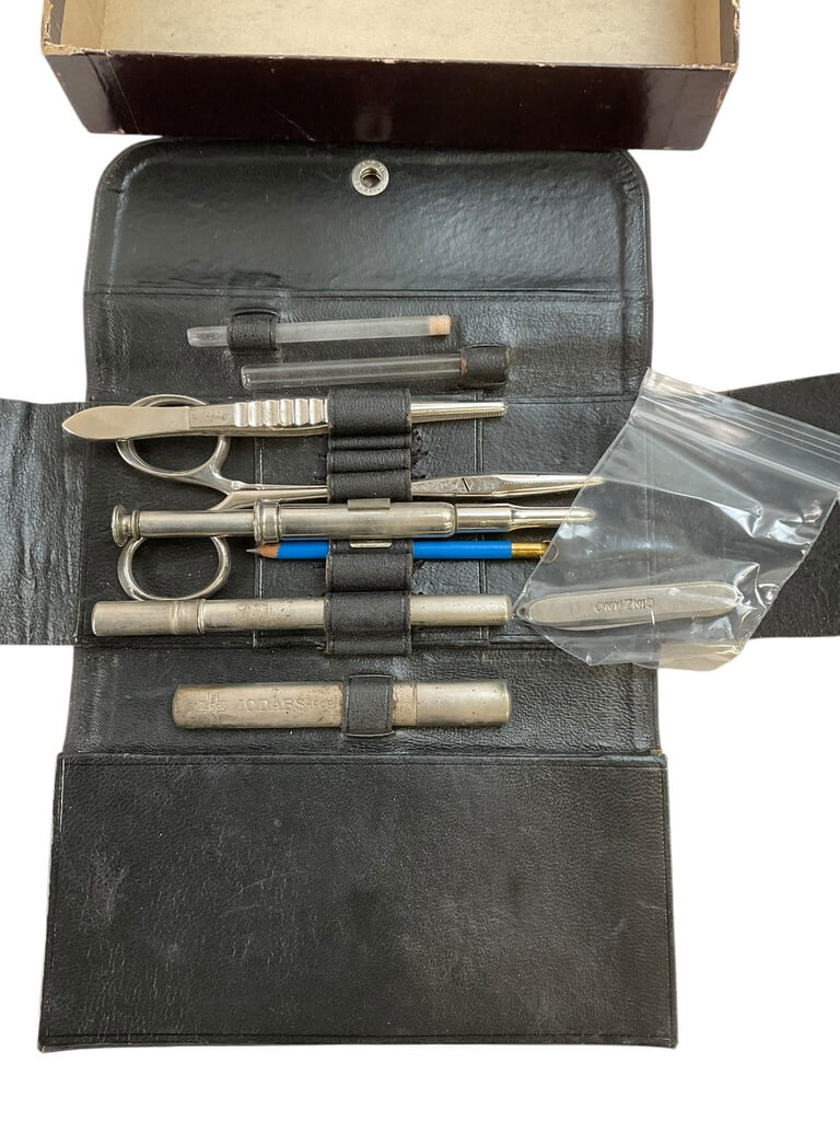 WW1 US Becton Dickinson Nurses Kit Bag In Black Case With Contents In Original Box WW1 US Becton Dickinson Nurses Kit Bag In Black Case With Contents In Original Box