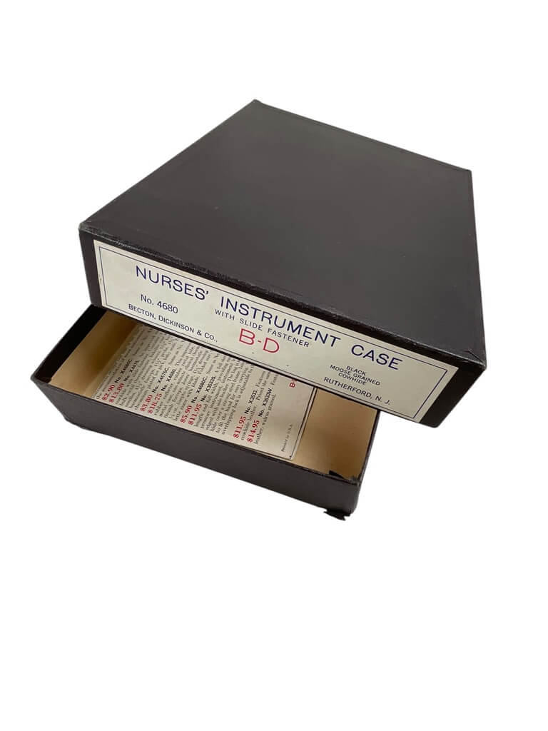 US B-D Products of Leather No X4680 Nurses Case With Contents In Original Packaging US B-D Products of Leather No X4680 Nurses Case With Contents In Original Packaging