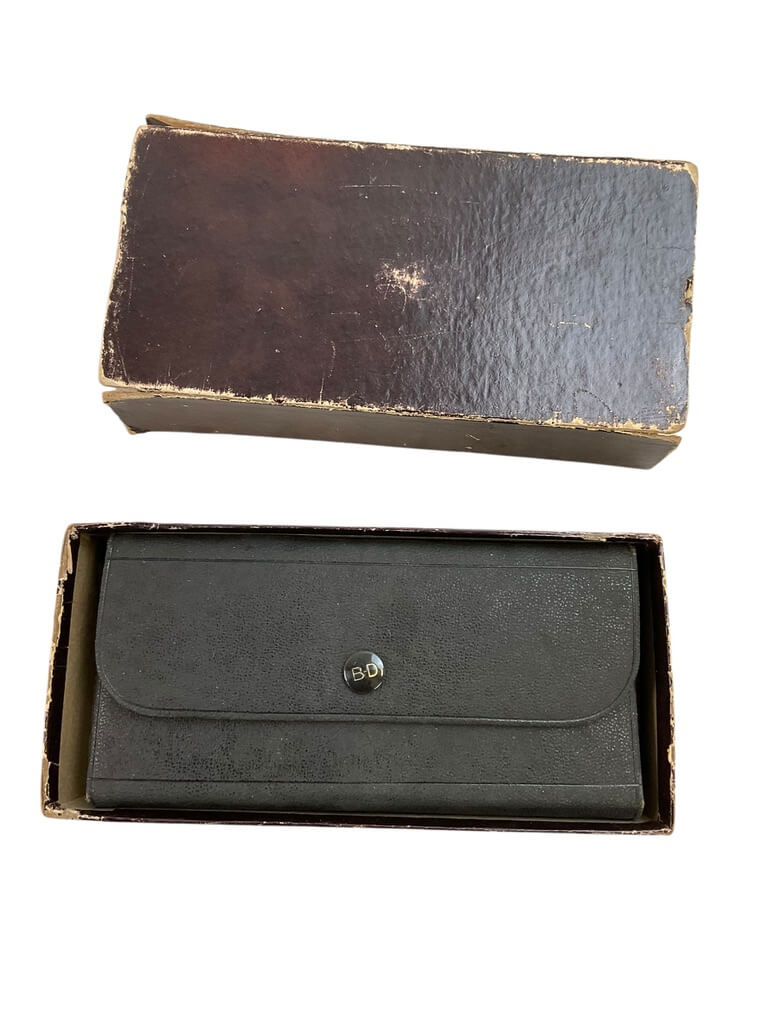 WW1 US Becton Dickinson Nurses Kit Bag In Black Case With Contents In Original Box WW1 US Becton Dickinson Nurses Kit Bag In Black Case With Contents In Original Box