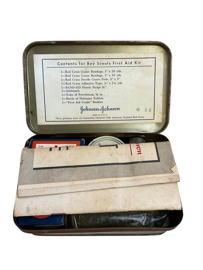 WW2 US Boy Scouts of America First Aid Kit In Metal Tin With Contents WW2 US Boy Scouts of America First Aid Kit In Metal Tin With Contents