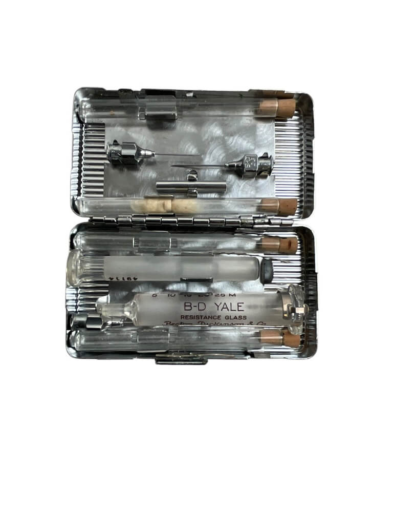 US B-D Products of Leather No X4680 Nurses Case With Contents In Original Packaging US B-D Products of Leather No X4680 Nurses Case With Contents In Original Packaging