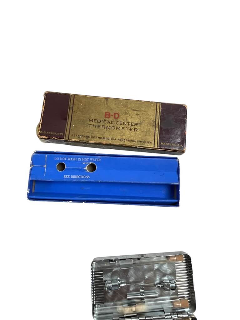 US B-D Products of Leather No X4680 Nurses Case With Contents In Original Packaging US B-D Products of Leather No X4680 Nurses Case With Contents In Original Packaging