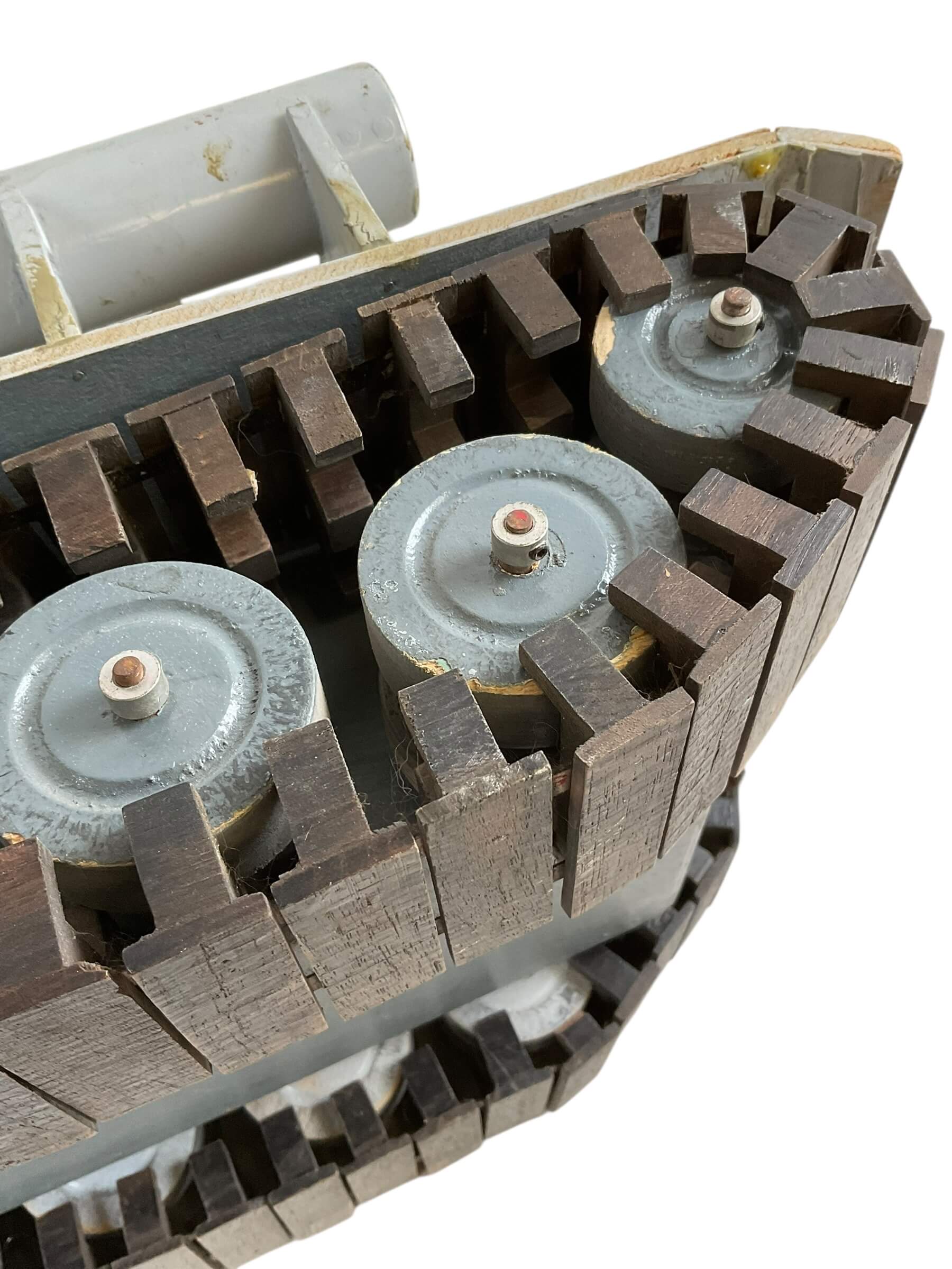 WW2 Russian Soviet Su100 Assault Gun Tank Wood Identification Model 22 X 10 X 9 WW2 Russian Soviet Su100 Assault Gun Tank Wood Identification Model 22 X 10 X 9