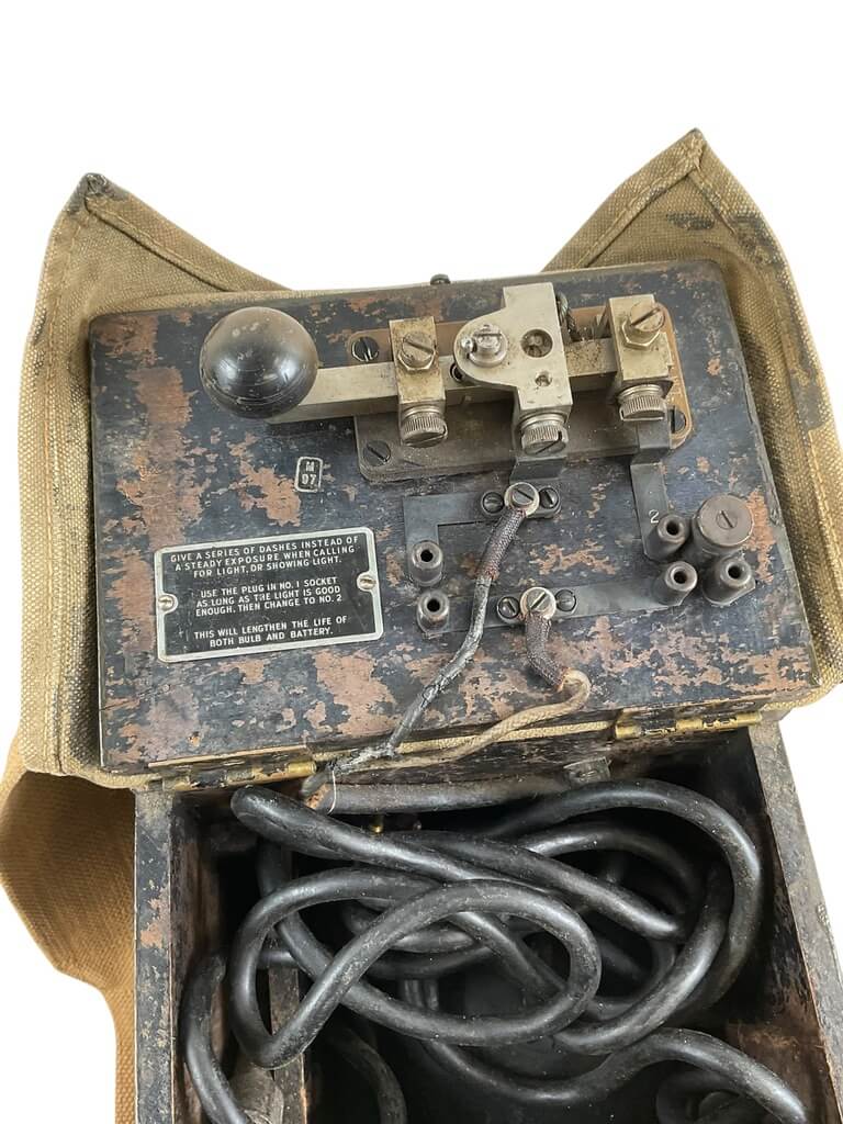 WW2 Canadian Army Signalling Lamp Short Range In Box WW2 Canadian Army Signalling Lamp Short Range In Box