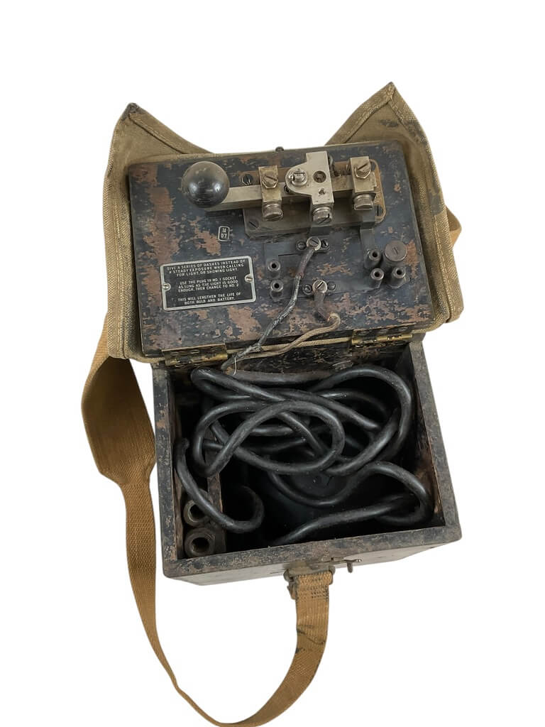 WW2 Canadian Army Signalling Lamp Short Range In Box WW2 Canadian Army Signalling Lamp Short Range In Box