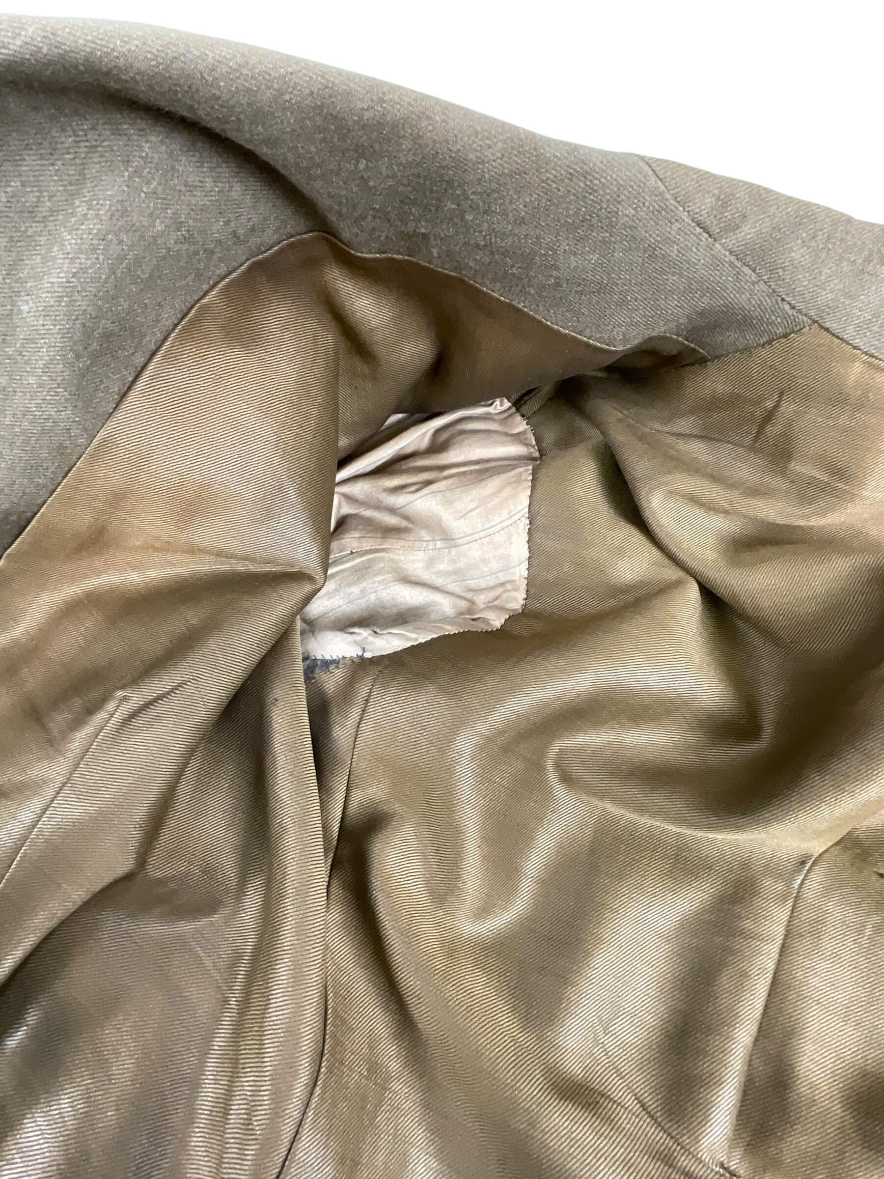 WW1 Canadian CEF 10th Battalion Officers Cuff Rank Tunic With Painted Helmet WW1 Canadian CEF 10th Battalion Officers Cuff Rank Tunic With Painted Helmet