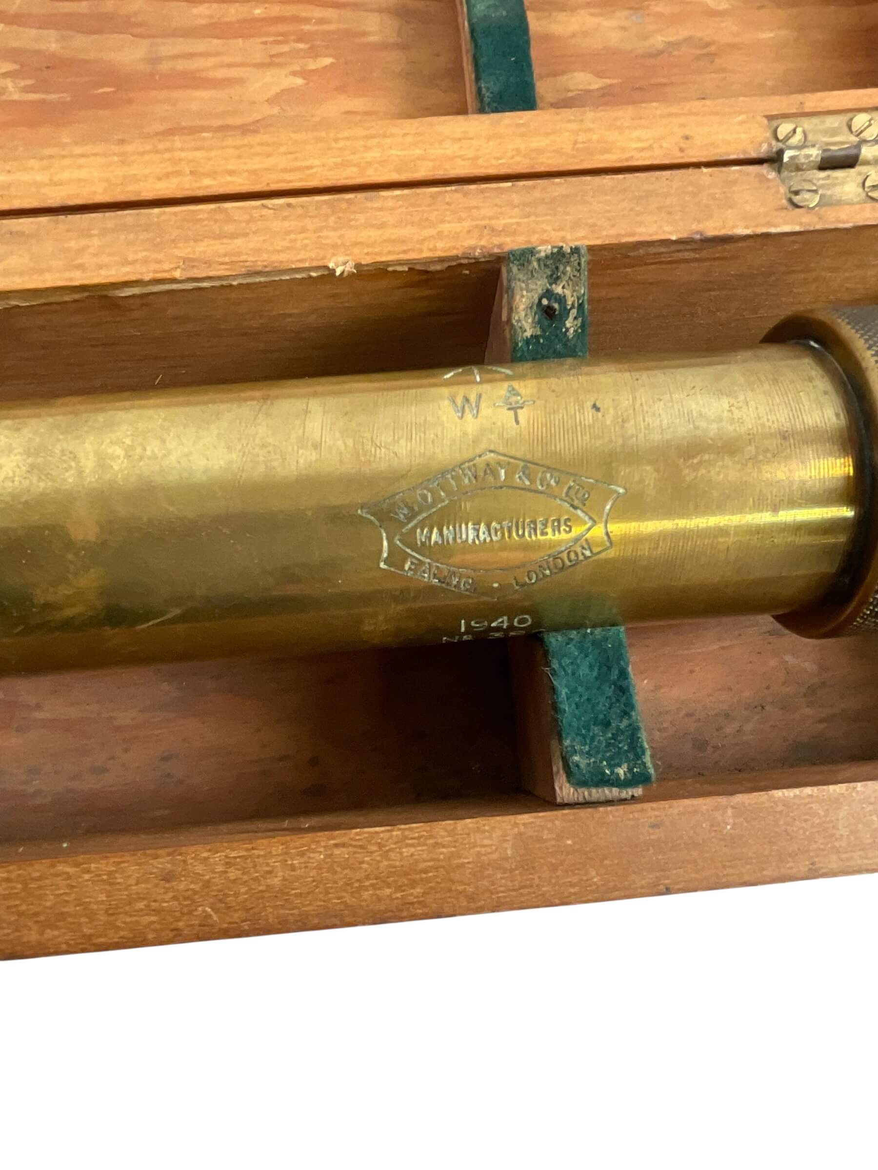 WW2 British Anti-Tank Gun Sight In Case WW2 British Anti-Tank Gun Sight In Case