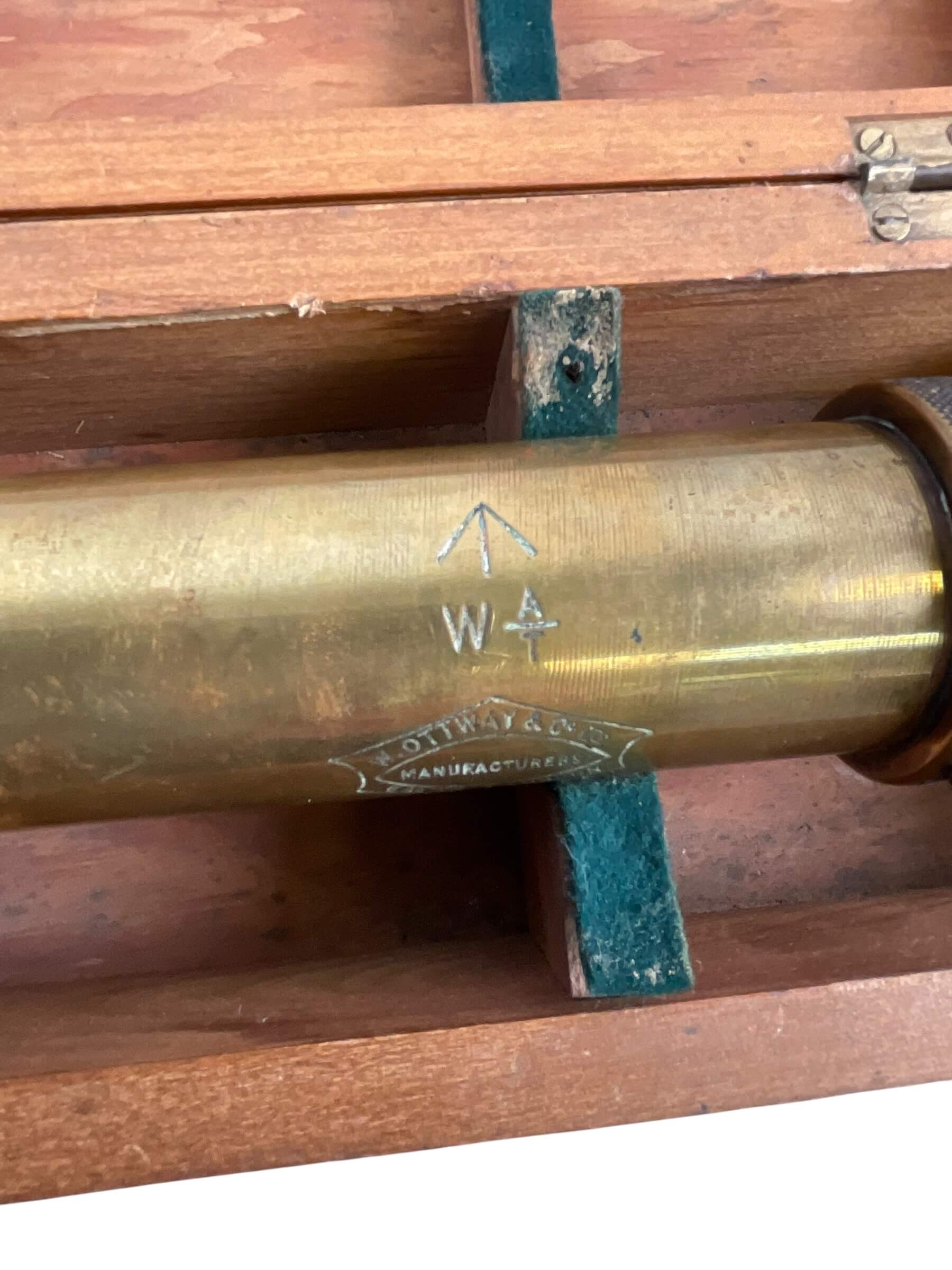 WW2 British Anti-Tank Gun Sight In Case WW2 British Anti-Tank Gun Sight In Case